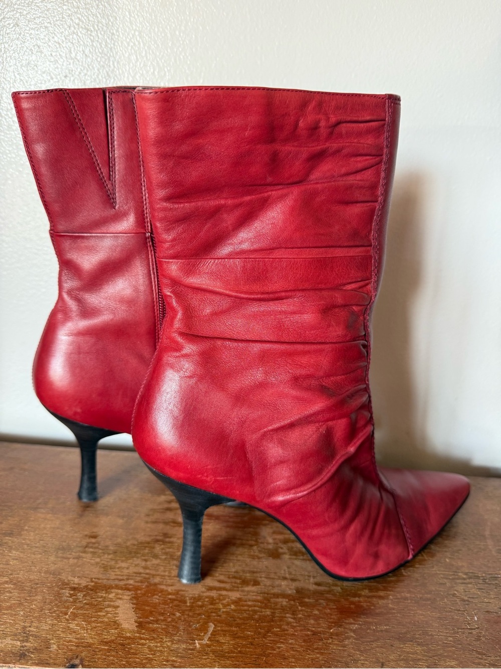 Apostrophe Red Ruched Leather Pointed Toe Ankle Boots Size 10 Vintage Y2K - Picture 2 of 10